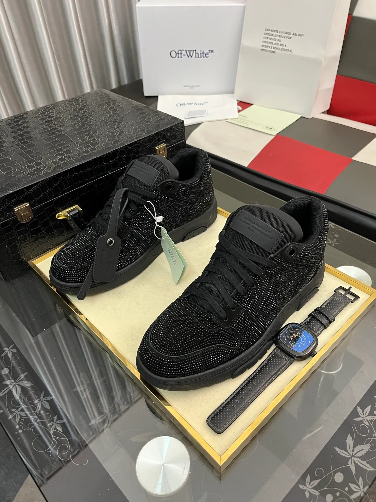 Men's shoes 💰700⌚️⌚️ OFF-White C/O VirGil Abloh fashionable and versatile casual shoes. Exclusive first release of the new model. Made of environmentally friendly cowhide leather and mesh upper material. The insole is embedded with foam cushioning EVA material. The correct midsole is equipped with EVA lightweight cushioning. External tooth nail rubber outsole. The correct accessories are customized simultaneously. Women's model: 35-40 Men's model: 39-45